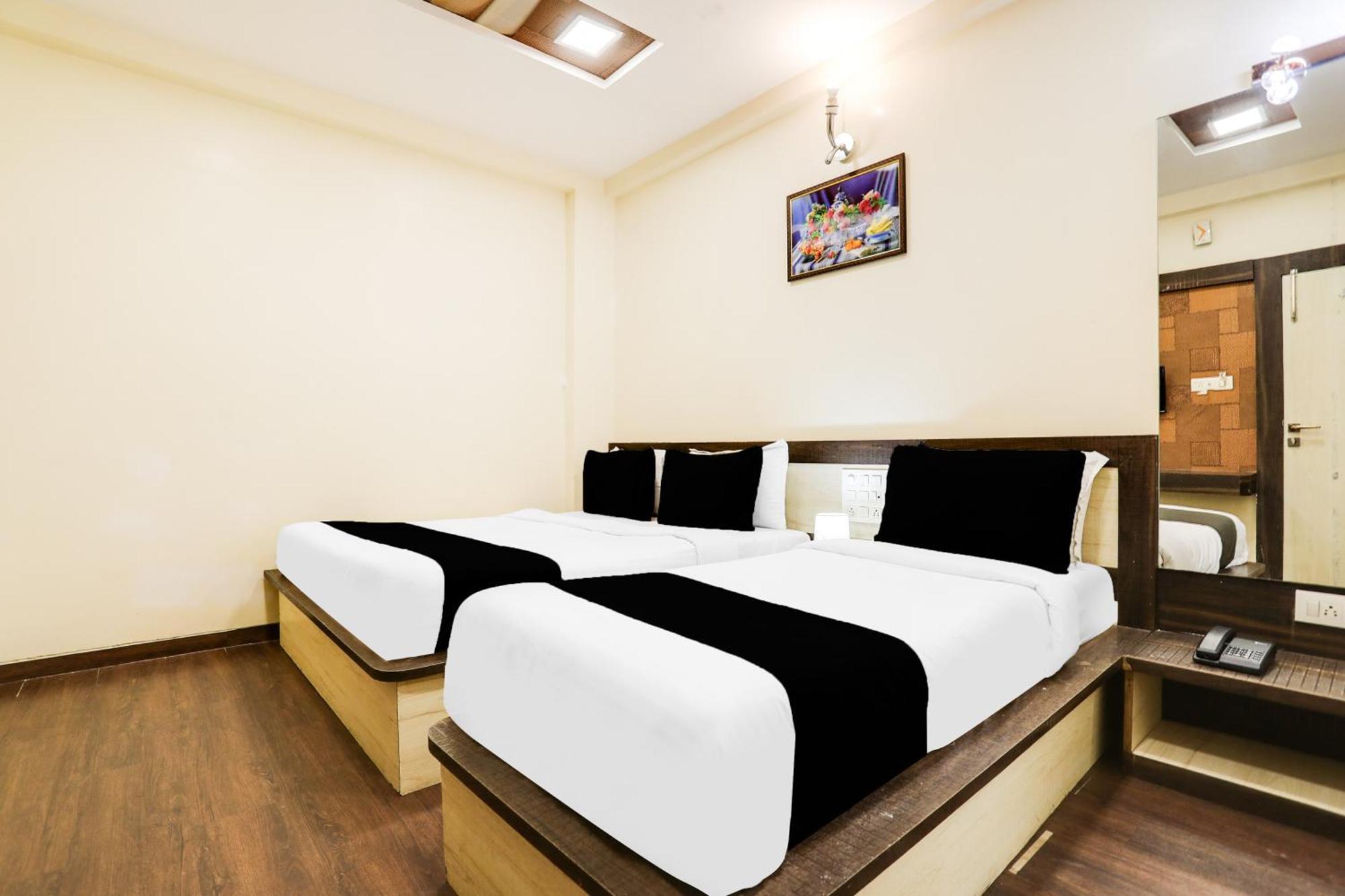 Super Hotel O Palkhi Road Near Sai Baba Temple Formerly Netra Sai Shirdi Exterior foto