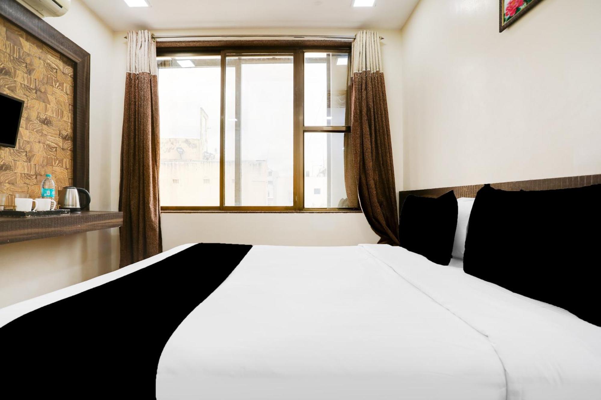 Super Hotel O Palkhi Road Near Sai Baba Temple Formerly Netra Sai Shirdi Exterior foto